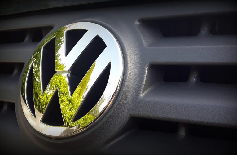 Volkswagen przedłuża 370 umów o pracę w zakładzie w Wolfsburgu